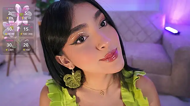 Snapshot of JulesBenett chatting on 09.16.25 JulesBenett online show from 09.16.25