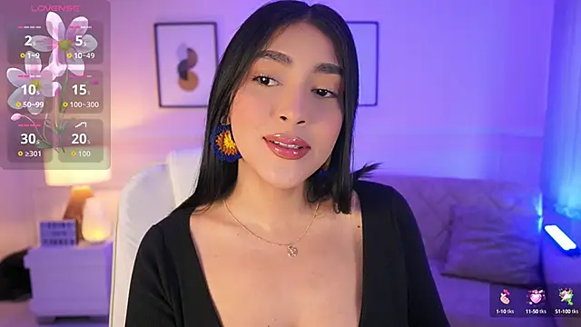 Snapshot of JulesBenett chatting on 09.17.25 JulesBenett online show from 09.17.25