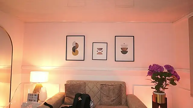 Snapshot of JulesBenett chatting on 10.10.25 JulesBenett online show from 10.10.25