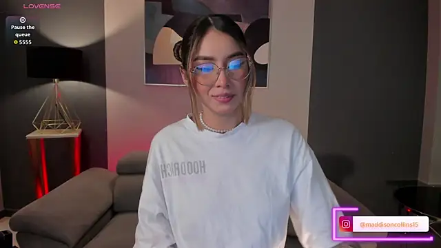 Snapshot of MaddisonCollins chatting on 12.14.25 MaddisonCollins online show from 12.14.25