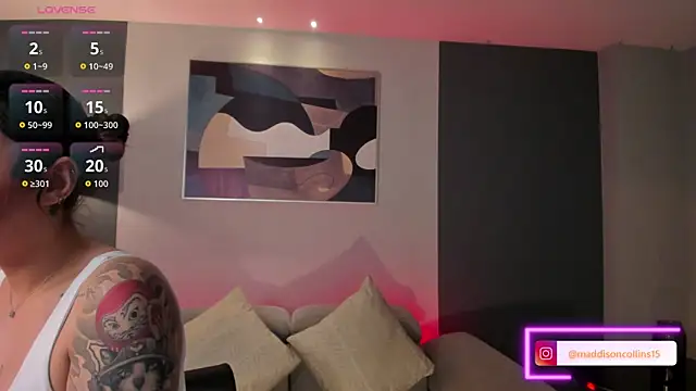 Snapshot of MaddisonCollins chatting on 12.15.25 MaddisonCollins online show from 12.15.25