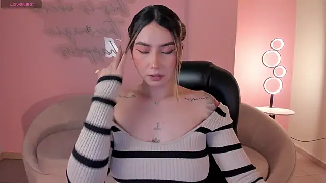 Snapshot of MaddisonCollins chatting on 12.21.25 MaddisonCollins online show from 12.21.25