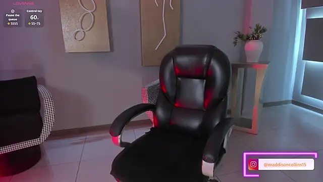 Snapshot of MaddisonCollins chatting on 02.04.26 MaddisonCollins online show from 02.04.26