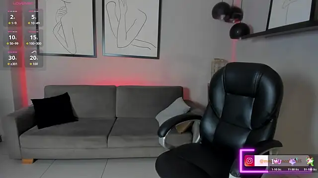 Snapshot of MaddisonCollins chatting on 04.22.26 MaddisonCollins online show from 04.22.26