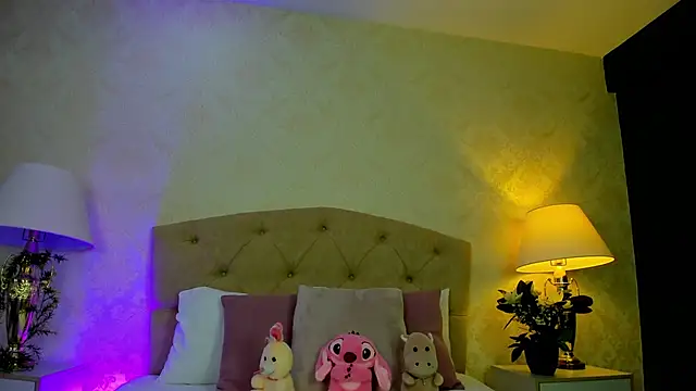Mia Montess online show from 04.30.26