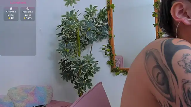 SaskiaGrendel online show from 02.19.26