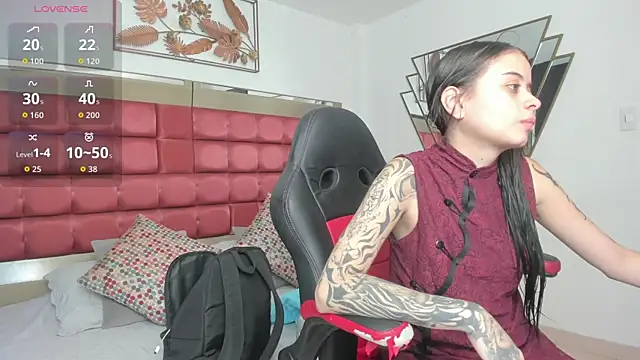 Snapshot of SaskiaGrendel chatting on 06.17.26 SaskiaGrendel online show from 06.17.26
