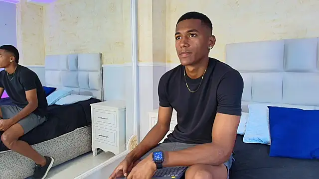 Snapshot of LexiAndDeker chatting on 10.03.25 LexiAndDeker online show from 10.03.25