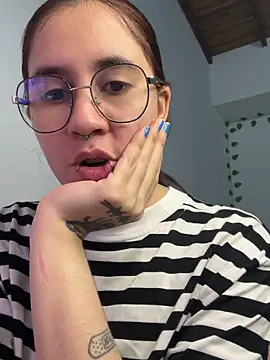 Snapshot of Camil_Lee chatting on 03.07.25 Camil Lee online show from 03.07.25