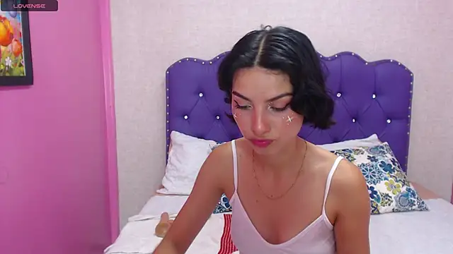 Emilly Copers online show from 03.10.25