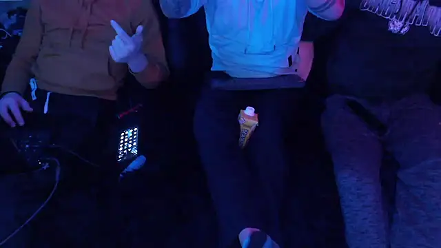 Snapshot of weknowourworth6999 chatting on 01.19.26 weknowourworth6999 online show from 01.19.26