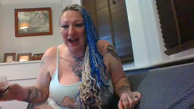 Snapshot of livieblainn chatting on 03.04.25 livieblainn online show from 03.04.25