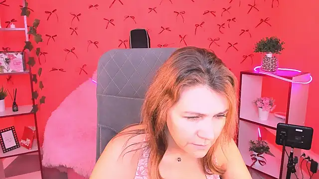 Snapshot of NicoleHitman chatting on 11.18.25 NicoleHitman online show from 11.18.25