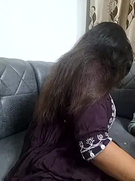 Snapshot of Decant_Ruhi143 chatting on 10.22.25 Decant Ruhi143 online show from 10.22.25