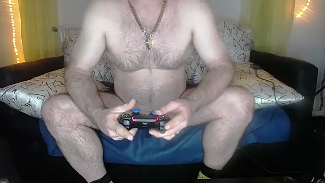 Snapshot of BiggedyBear chatting on 12.22.25 BiggedyBear online show from 12.22.25