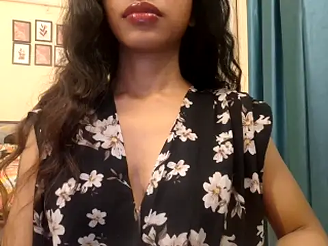 Snapshot of Queen_Ayeshaa chatting on 11.03.25 Queen Ayeshaa online show from 11.03.25