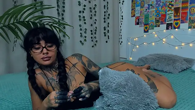 Snapshot of CharimgSabrina chatting on 11.08.25 CharimgSabrina online show from 11.08.25