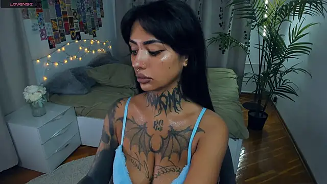 Snapshot of CharimgSabrina chatting on 11.28.25 CharimgSabrina online show from 11.28.25