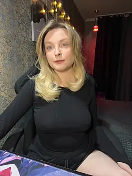 Snapshot of Lina_ly chatting on 10.16.25 Lina ly online show from 10.16.25