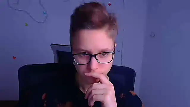 Bella Swannn online show from 03.05.25