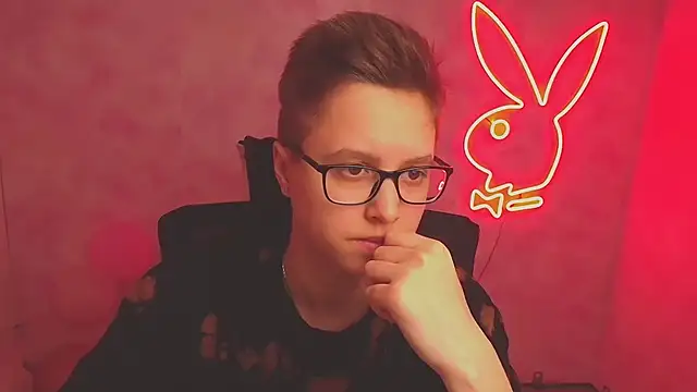 Bella Swannn online show from 03.12.25