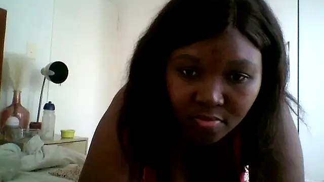 Snapshot of prettymonalisaRSA chatting on 12.15.25 prettymonalisaRSA online show from 12.15.25