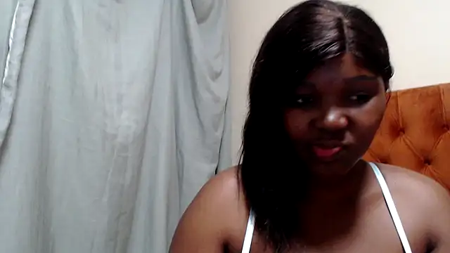 Snapshot of prettymonalisaRSA chatting on 12.20.25 prettymonalisaRSA online show from 12.20.25