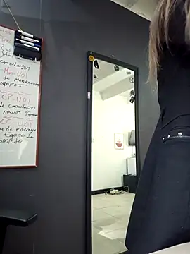 Isabella Varella online show from 09.09.25