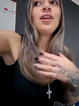 Isabella Varella online show from 10.20.25