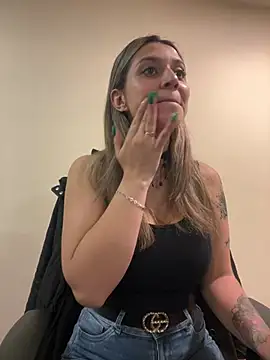 Isabella Varella online show from 02.25.26