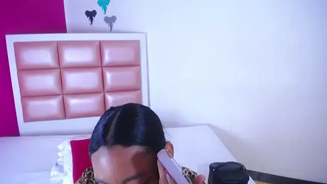 Snapshot of tiny_sarah1 chatting on 10.29.25 tiny sarah1 online show from 10.29.25