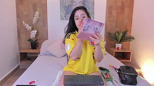 Snapshot of isabella_winkler chatting on 06.17.26 isabella winkler online show from 06.17.26
