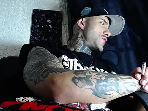 Snapshot of dante_d_angelo_ chatting on 10.31.25 dante d angelo online show from 10.31.25