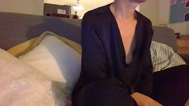 Valentinette online show from 11.26.25