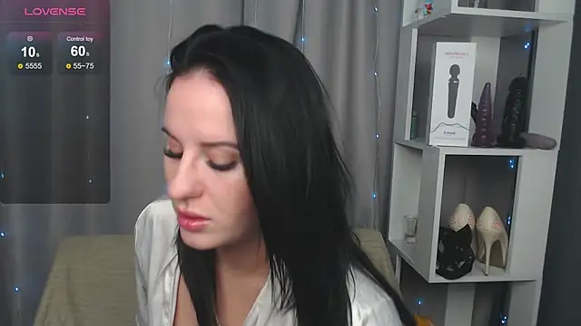 Snapshot of JuliyaMayss chatting on 10.14.25 JuliyaMayss online show from 10.14.25