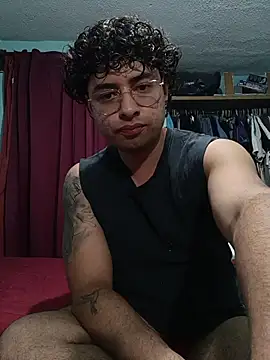 Snapshot of DocPepino chatting on 10.30.25 DocPepino online show from 10.30.25