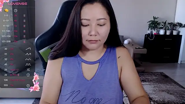 Snapshot of LisaAsianFlower chatting on 09.16.25 LisaAsianFlower online show from 09.16.25