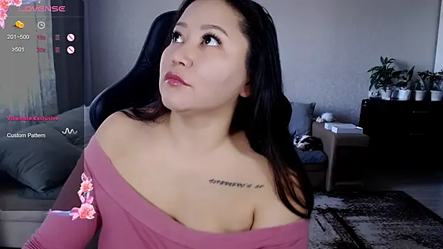Snapshot of LisaAsianFlower chatting on 09.19.25 LisaAsianFlower online show from 09.19.25