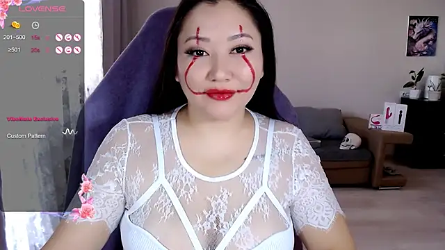 Snapshot of LisaAsianFlower chatting on 10.31.25 LisaAsianFlower online show from 10.31.25