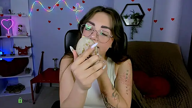 kiki swan online show from 05.04.26