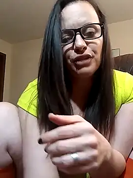 Snapshot of cattlegurl chatting on 03.19.25 cattlegurl online show from 03.19.25