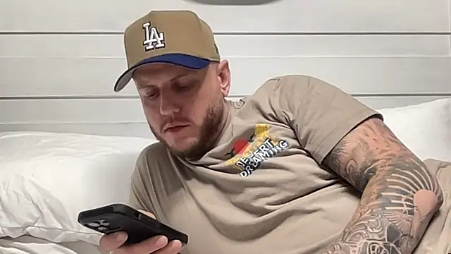 Snapshot of Thegreatwhitepipe chatting on 09.24.25 Thegreatwhitepipe online show from 09.24.25