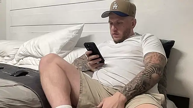 Snapshot of Thegreatwhitepipe chatting on 10.02.25 Thegreatwhitepipe online show from 10.02.25