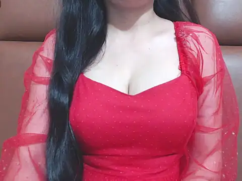 Snapshot of RealNaina chatting on 10.15.25 RealNaina online show from 10.15.25