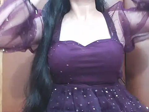 Snapshot of RealNaina chatting on 10.30.25 RealNaina online show from 10.30.25