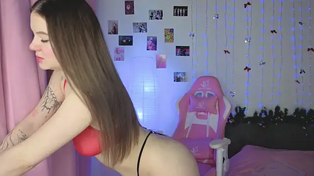 Snapshot of Bella_Garcia chatting on 12.19.25 Bella Garcia online show from 12.19.25