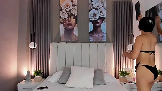 Snapshot of GiannaColling1 chatting on 11.10.25 GiannaColling1 online show from 11.10.25