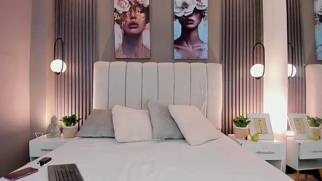 Snapshot of GiannaColling1 chatting on 11.12.25 GiannaColling1 online show from 11.12.25