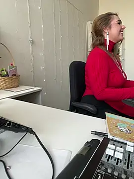 Juicy PeachLux online show from 03.09.25