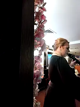 Juicy PeachLux online show from 03.22.25